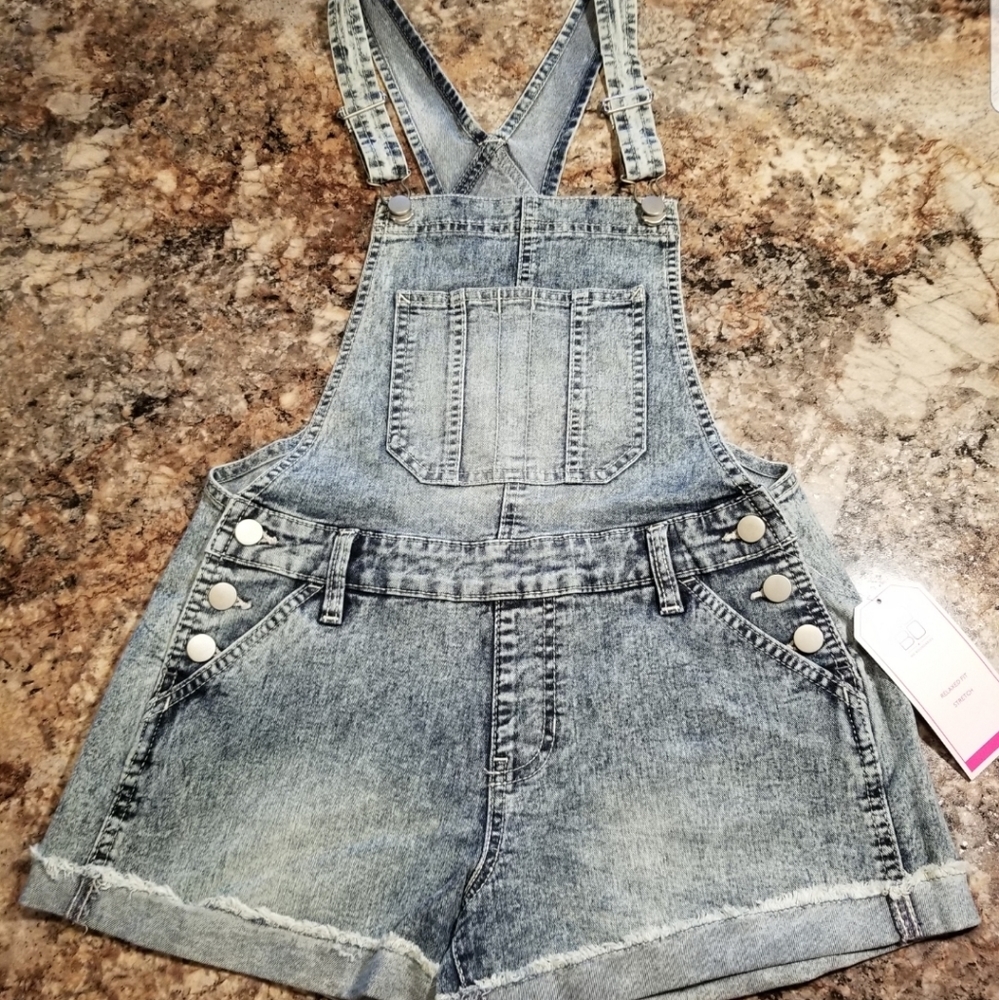 Overall shorts